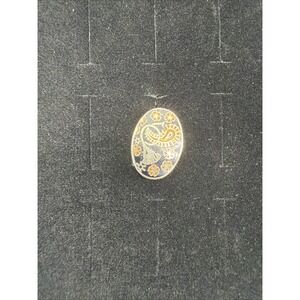 Shields gold-tone tie bar featuring a French horn